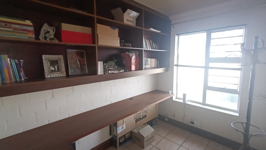 To Let 3 Bedroom Property for Rent in Rouxville Western Cape